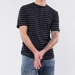 Fabricant de t-shirts personnalisés pour hommes, couleur unie, rayé, col rond, coton, vêtements streetwear, fournisseur de production en gros - Product Image 2