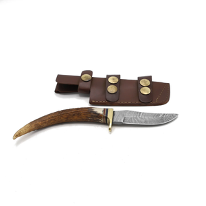 Couteau de chasse artisanal en acier Damas, manche en corne, avec étui en cuir - Product Image 5
