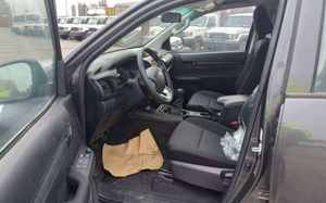 USADO ASEQUIBLE para Hilux Revo Doble Cabina Pickup 6.1-8L Turbo Diésel Automático Volante a la Izquierda Asientos de Cuero Oscuro Neumáticos R21 - Product Image 3