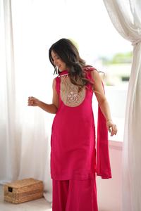 Ensemble de vêtements ethniques et accessoires : Haut en soie romaine véritable avec broderie miroir, pantalon palazzo et dupatta à motif nœud (HTU 67) - Product Image 4