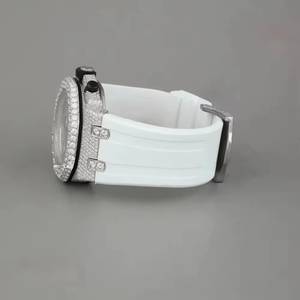 Montre analogique à cadran rond très demandée avec boîtier en acier inoxydable durable et bracelet en silicone blanc, disponible au prix export. - Product Image 5