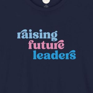 T-shirt en coton doux à col rond et manches courtes, motif « Family Leadership », bleu marine, vêtement décontracté pour tous les jours - Product Image 5