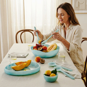 Plateau de service élégant en résine Artizon Studio, fait main, motif tourbillon aqua-blanc, couleur personnalisable, classique, durable, pour aliments - Product Image 1