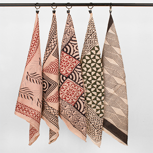 Ensemble de bandanas Bagru imprimés en coton faits à la main, élégants et luxueux, style bohème indien, pour le cou et les cheveux, Craftjaipur - Product Image 1