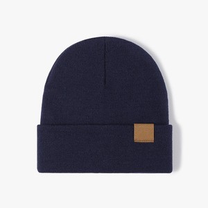 Bonnets d'hiver en tricot personnalisés brodés pour les détaillants américains, bonnets en gros avec marque privée et prix de gros - Product Image 1