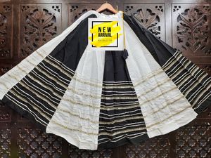 Chaniya de seda romana premium con tela para blusa de doble color y diseño Kali, ropa festiva Navratri para mujer - Product Image 1