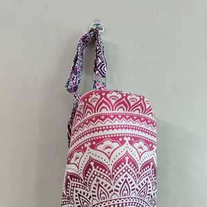 Bolsa de Yoga de Algodón Hecha a Mano con Diseño Mandala, Correas Ajustables y Cierre de Cremallera - Regalo para Entusiastas del Yoga - Product Image 1