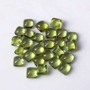Péridot naturel de forme carrée, cabochon à dos plat, couleur verte, péridot de qualité, cabochon en pierre précieuse non montée, bijoux naturels faits à la main - Product Image 1