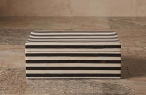 Caja de Almacenamiento de Diseño Minimalista para Dormitorio, Caja de Joyería Rectangular de Madera con Rayas Negras y Crema para Uso Decorativo - Product Image 3