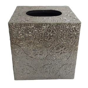 Porte-mouchoirs en métal design en acier inoxydable, fabriqué avec précision pour une présentation et une organisation élégantes sur la table - Product Image 3