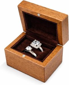 Caja de Anillos de Madera Maciza de Arce de Lujo, Caja de Madera con Acabado Pulido de Arce, Cierre Magnético Oculto, para Bodas - Product Image 1