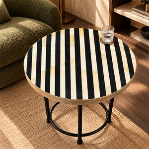 Mesa de Centro Redonda Moderna con Incrustaciones de Resina a Rayas en Negro y Marfil, Tapa de MDF y Estructura de Hierro |   Mesa de Centro de Lujo para Sala de Estar, Decoración Artesanal - Product Image 2