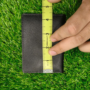 Porte-cartes en cuir texturé Saffiano noir de qualité supérieure, fin, pliable, minimaliste, élégant, design professionnel pour hommes - Product Image 3