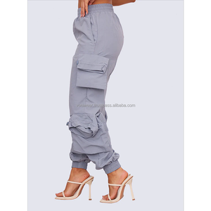 Pantalon cargo d'été à poches en nylon avec perlage en dentelle peinte et décoration creuse de style streetwear pour une journée de soirée décontractée - Product Image 3