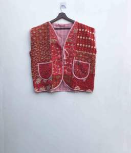 เสื้อกั๊กสไตล์โบฮีเมียนวินเทจสำหรับผู้หญิง ผ้าฝ้าย 100% ทำมือ ตกแต่งด้วยผ้าปะติดปะต่อแบบฮิปปี้ ติดกระดุมสองแถว มีกระเป๋าปักลาย - Product Image 1