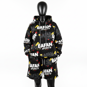 Ensemble sweat-shirt et short en molleton de coton doux 300 GSM pour femme, noir, imprimé graphique multicolore, logo personnalisé par sublimation. - Product Image 1