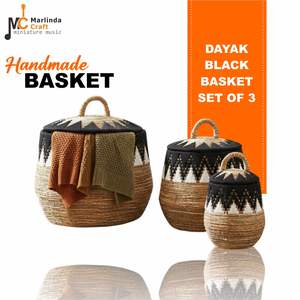 Cesta Negra DAYAK Hecha a Mano con Corteza de Plátano y Algas Marinas - Product Image 1