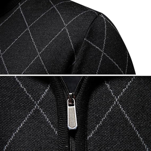 Pull classique anti-boulochage pour homme, col rond, en coton doux tricoté, essentiel pour l'hiver, décontracté, avec logo frontal - Product Image 5