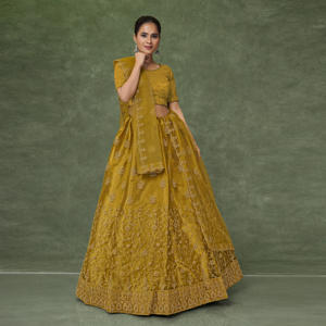 Lehenga Choli Radiant Net con Delicados Motivos Bordados, Falda Voluminosa y Transparente Dupatta, Ideal para Bodas, Diwali y Playa - Product Image 3