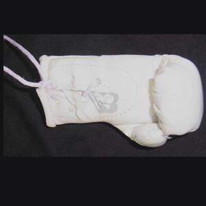 Porte-clés de haute qualité en forme de mini-gants de boxe rectangulaires personnalisés en cuir PU avec logo personnalisé - Product Image 5