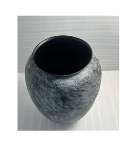 Pot de fleurs en fer artisanal avec finition patine blanche, idéal pour la décoration de la maison, du jardin et du balcon. - Product Image 2