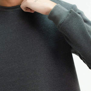 เสื้อฮู้ดผู้ชายทรงโอเวอร์ไซส์ สีพื้น ผ้าถักเนื้อฝ้าย สวมใส่สบายในฤดูหนาว ดีไซน์สั่งทำพิเศษ มีกระเป๋า คุณภาพสูง - Product Image 4