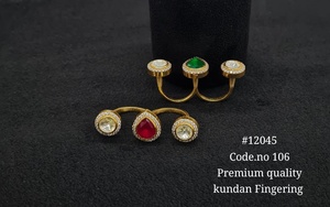 แหวนนิ้วมือแบบ Kundan ชุบทองเหลืองประดับด้วยหินสามเม็ด เครื่องประดับสำหรับผู้หญิงสำหรับงานปาร์ตี้ งานแต่งงาน ของขวัญ สไตล์หรูหรา - Product Image 3