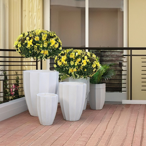 Juego de 3 macetas de hormigón de fibra blanca ideales para uso en exteriores en zonas de jardín o terraza - Product Image 4