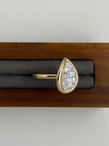 แหวนเพชรทรงลูกแพร์ 1.05 กะรัต สไตล์มินิมอล ทองคำขาว 14K ประดับขอบแบบ Bezel แหวนหมั้นเรียบง่าย ของขวัญเครื่องประดับเจ้าสาวสำหรับผู้หญิง - Product Image 4