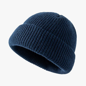 Bonnet en tricot simple pour homme personnalisé avec étiquette en cuir PU - Product Image 5