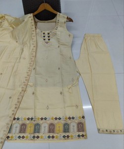 Kurta Midi Blanca de Algodón para Mujer, Manga Larga, Cuello Redondo, Color Sólido, Estilo Modesto para Uso Diario, Estilo India Pakistán, Corte Regular, EAGLE 85877 - Product Image 2