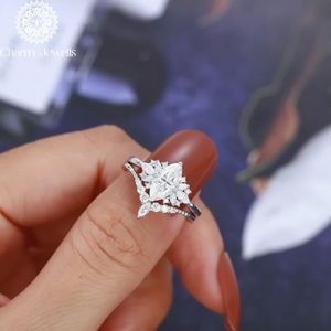 Anillo de Compromiso con Moissanita Corte Cojín y Diseño Floral, Plata 925, Engaste de Garras, Clásico, Certificado IGI, Romántico para Mujer - Product Image 3