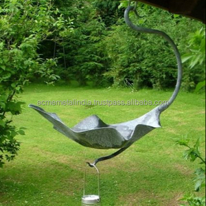 Comedero para Pájaros de Metal Fundido con Diseño de Hojas Grandes Colgantes, Perfecto para Jardín Exterior y Uso como Casa para Mascotas Silvestres - Product Image 1