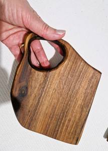 เขียงไม้วอลนัทปี 2026 ขนาด 7 นิ้ว ทำด้วยมือจากไม้เนื้อแข็งขนาดเล็ก สำหรับหั่นและเสิร์ฟในครัว พร้อมลายไม้ธรรมชาติ เหมาะสำหรับเป็นของขวัญ - Product Image 3