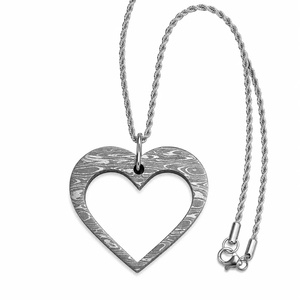 Collar con Colgante de Corazón de Acero de Damasco Hecho a Mano con Diseño Texturizado Recortado, Regalo para el Día de San Valentín - Product Image 3