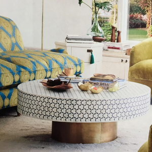 Elegante Mesa de Centro Redonda con Incrustaciones de Madreperla, Diseño Floral con Incrustaciones de Hueso, Mueble de Interior de Lujo - Product Image 2