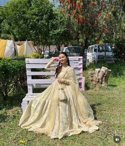 Nouvelle Collection : Ensemble Robe de Soirée, Pantalon et Dupatta pour Femme - Prêt pour l'Hiver et l'Été, Longueur Cheville, Coupe Classique - Product Image 3