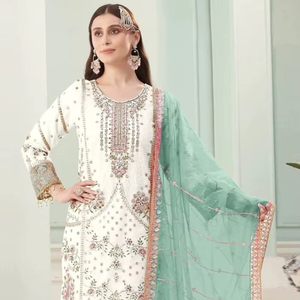 Ensemble Salwar indien ethnique 3 pièces semi-couture pour femme Fox Georgette, broderie et travail de sequins, tenue de soirée, coupe classique - Product Image 1