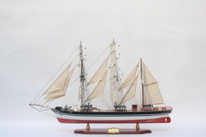 Maqueta de Barco de Vela de Madera Hecha a Mano - Barco de Vela de 3 Mástiles con Casco de Hierro, Artesanía a Escala, Decoración de Oficina, Elissa - Product Image 1