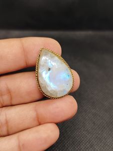 จี้หินมูนสโตนแบบร่อง คุณภาพสูง ราคาขายส่ง จี้หินมูนสโตนแบบร้อยเชือกมาคราเม่ คริสตัล - Product Image 3