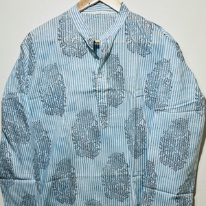 เสื้อคุร์ต้าแขนยาวสีฟ้าอ่อนผ้าฝ้าย 100% เนื้อนุ่มพิเศษสำหรับผู้ชาย |   ชุดคุรตะพิมพ์ลายดอกไม้ด้วยมือ งานพรีเมียมสำหรับงานเทศกาล สไตล์ชาติพันธุ์ - Product Image 5