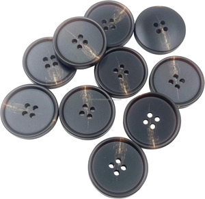 กระดุมเรียบกันเงาทำจากเรซินเป็นมิตรต่อสิ่งแวดล้อม4รูสำหรับเสื้อผ้าสุดหรู - Product Image 5