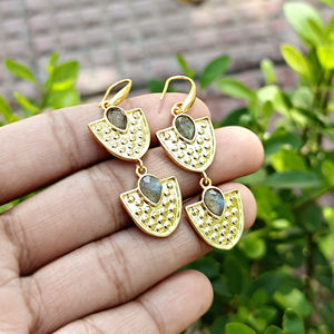 Boucles d'oreilles pendantes en laiton de designer, forme poire, labradorite naturelle, plaqué or 18 carats, double pierre précieuse, pour femme, idéales pour les soirées - Product Image 5