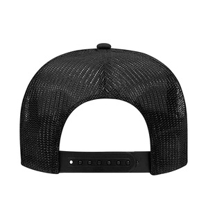Gorra trucker de malla negra personalizada de 6 paneles, ajustable, unisex, informal, con logotipo serigrafiado en el panel frontal, para primavera/verano y en oferta. - Product Image 5