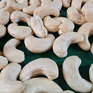 บรรจุภัณฑ์แบรนด์ส่วนตัว เมล็ดถั่ว แคชชู แบบขายส่ง นอยส์ เดอ คาจู เมล็ดเม็ดมะม่วงหิมพานต์ ซานติโก้ คุณภาพชั้นหนึ่ง - Product Image 1