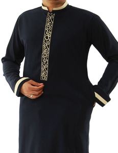 Jubbah Thobe Moderna para Hombre con Botones Delanteros, Elegante Túnica Bordada - Product Image 1