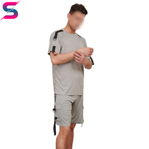 Conjunto de Camiseta de Manga Corta y Pantalones Cortos Cargo para Hombre, Diseño OEM ODM, Estilo Casual de Verano, Color Gris, Tejido de Secado Rápido, Cuello Redondo, Color Sólido, Ropa para Exteriores - Product Image 3