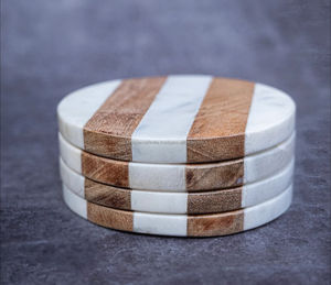 Ensemble de dessous-de-verre en bois de noyer de qualité supérieure avec un design artistique pour des arrangements de table tendance en provenance d'Inde - Product Image 3