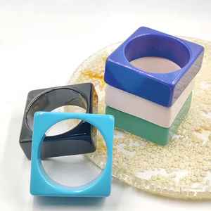 Bracelet carré en résine de dernière conception Creative Art Zone - Bracelet tendance épais et coloré transparent pour femme - Product Image 4