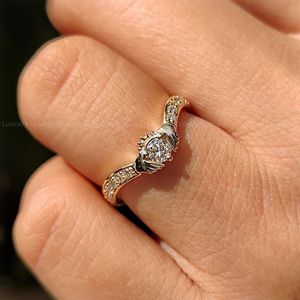Bague en diamant rond de 0,13 CT, sertie de Claddagh, en platine 950, bijoux fins pour femmes, cadeau de fiançailles et de mariage - Product Image 4